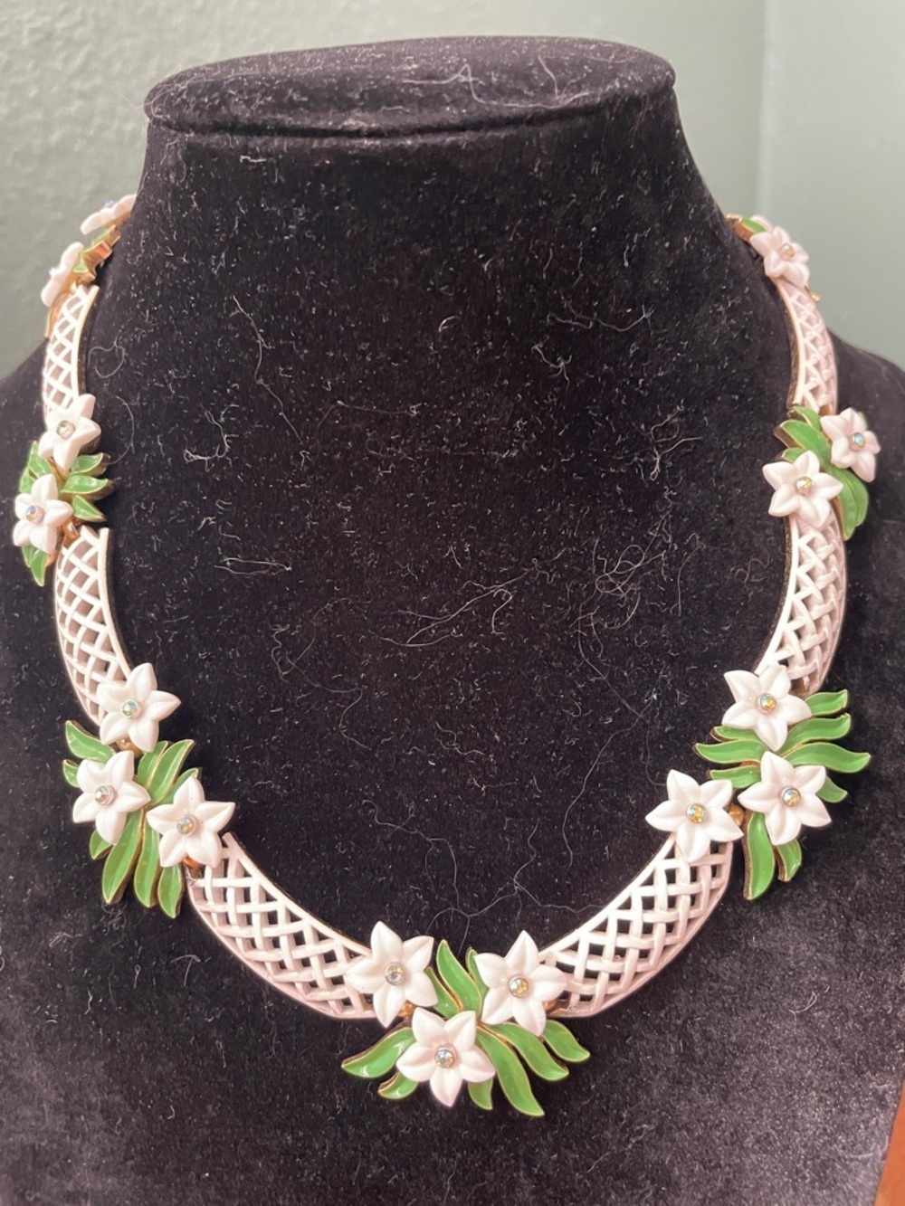 Vintage Trifari (Rare ) Floral Enamel Necklace with Green Leaves 17”